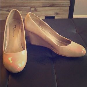 CL by Laundry buff faux patent wedge heels